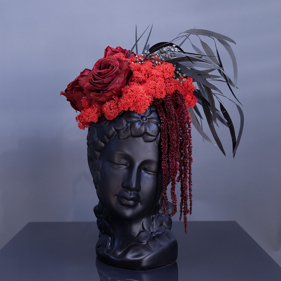 Композиция из стабилизированных цветов.