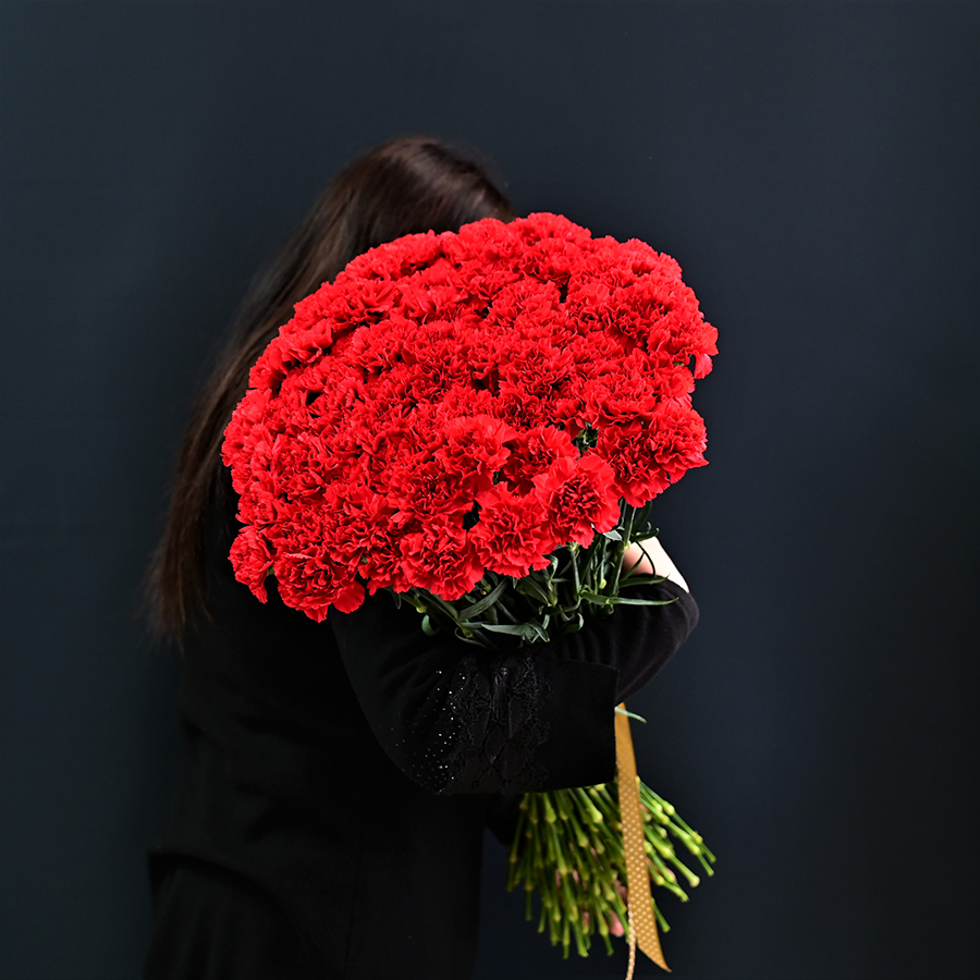 Монобукет красных гвоздик.