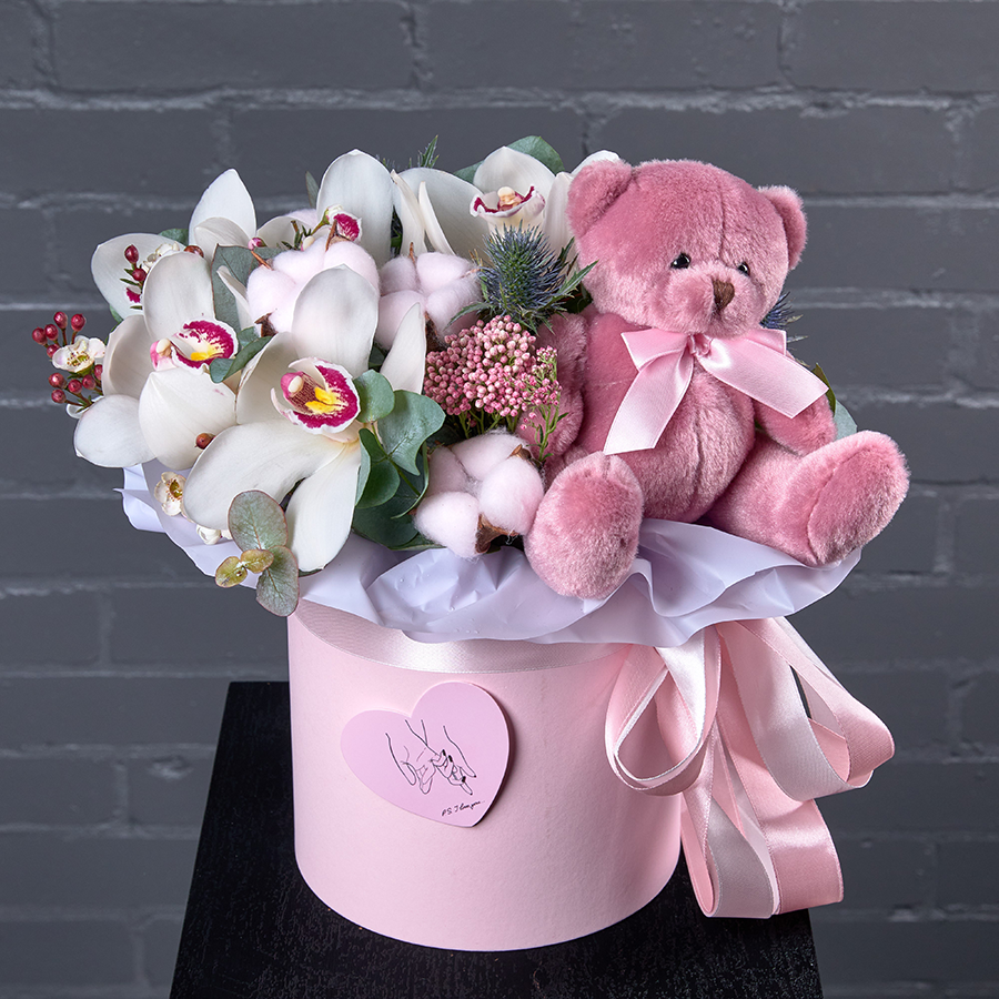 Коробка с орхидеями и мишкой "Милый презент".