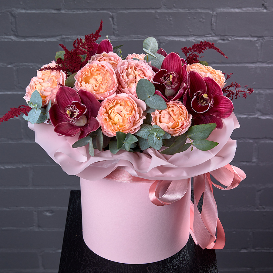 Коробка с цветами "Вишневый щербет"