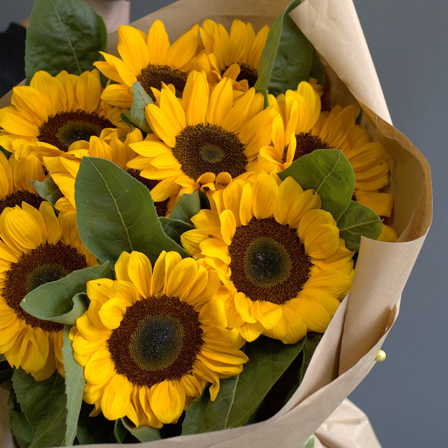 Монобукет с подсолнухами