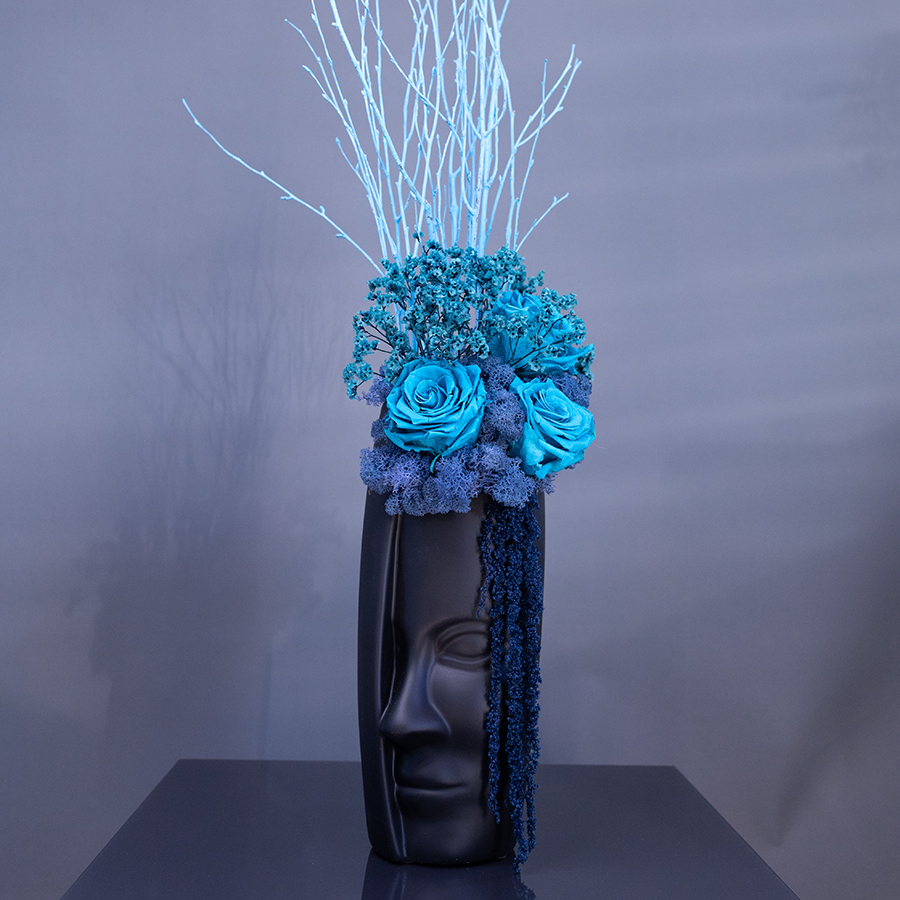 Композиция в гипсовом кашпо