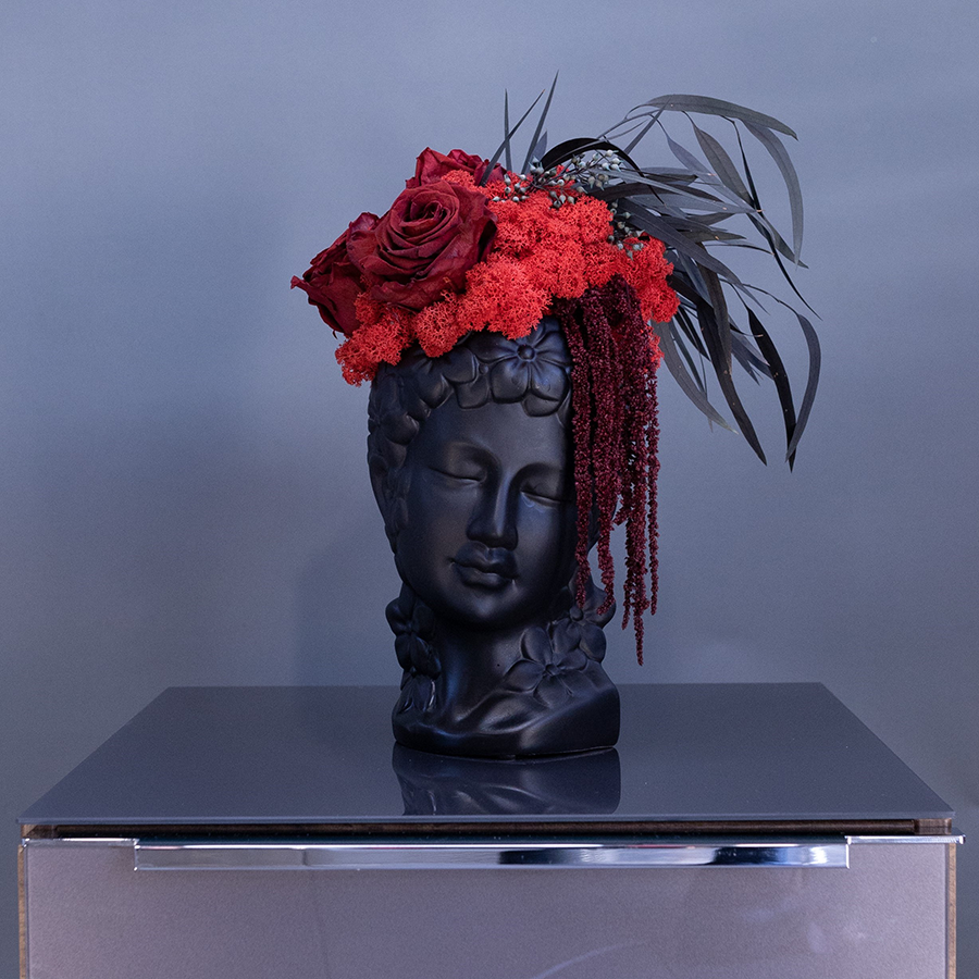 Композиция из стабилизированных цветов.