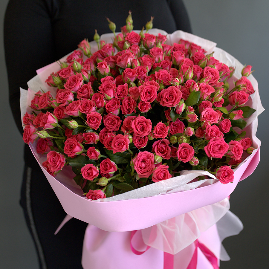 Монобукет из кустовых, малиновых роз.